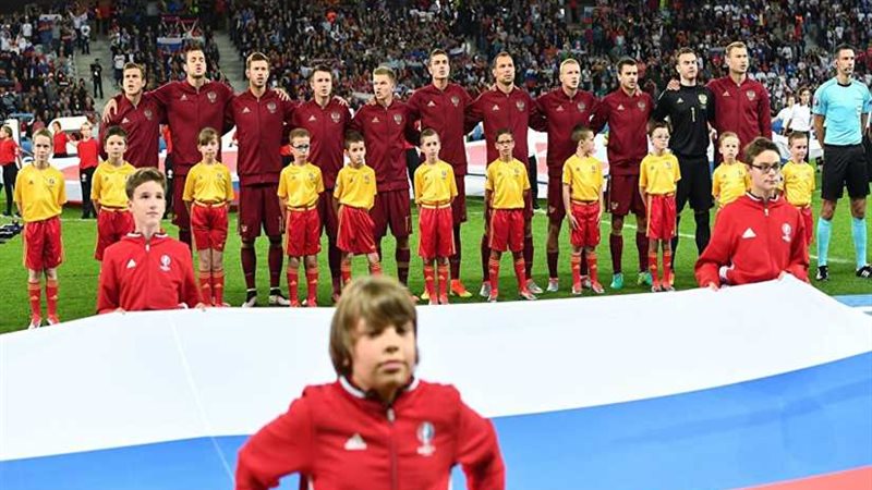 عشرات الآلاف من الجماهير