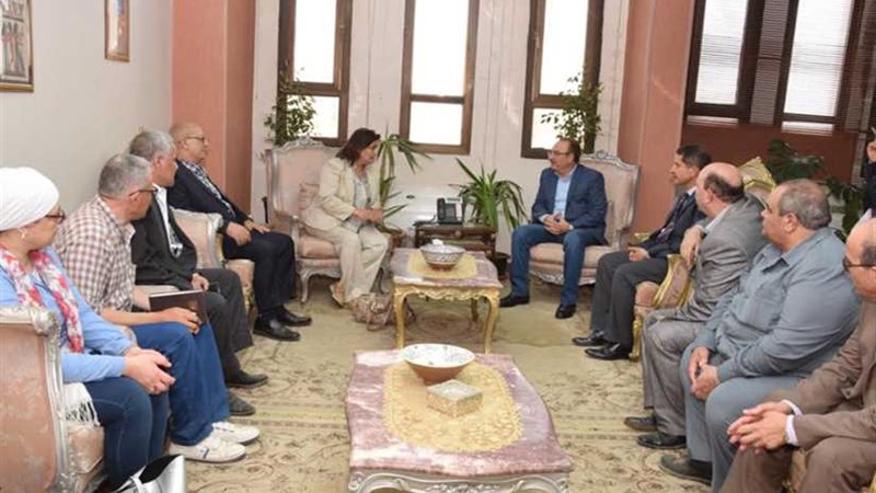 محافظ بني سويف يبحث