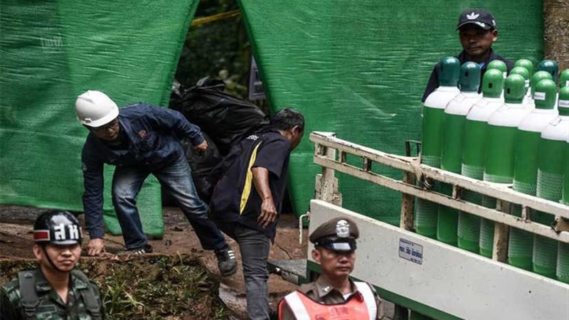 فرق الإنقاذ تحرر