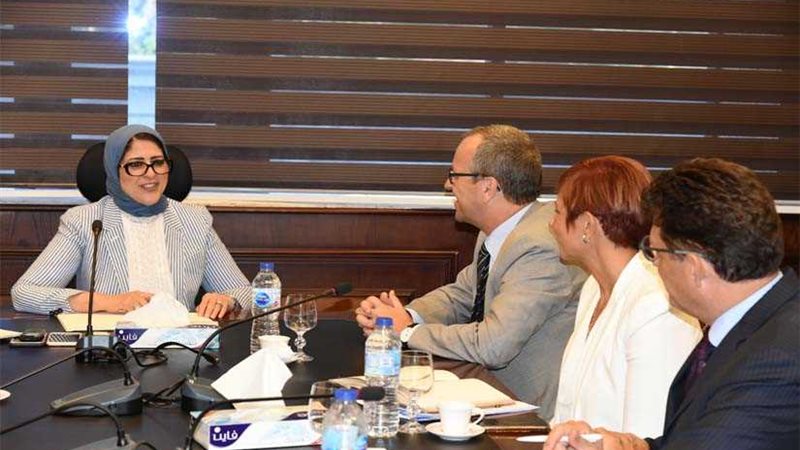 وزيرة الصحة تبحث