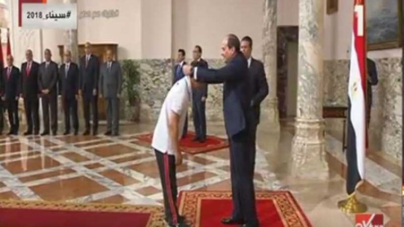 الرئيس السيسي يكرّم