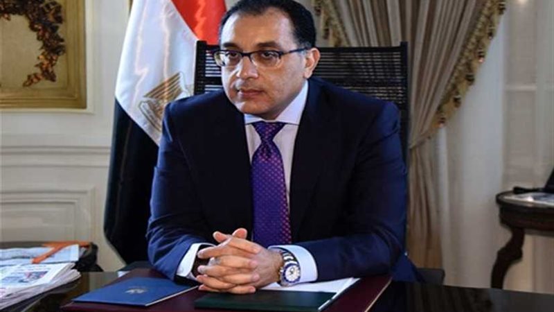 رئيس الوزراء يستعرض