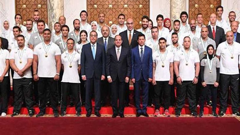 الرئيس يكرم أبطال