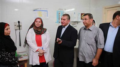 محافظ كفر الشيخ يتفقد مستشفى الرمد ويحيل 32 طبيبًا للتحقيق