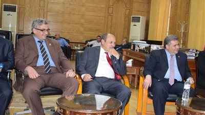 القاضي يستقبل عددًا من أساتذة الجراحة في الجامعات المصرية