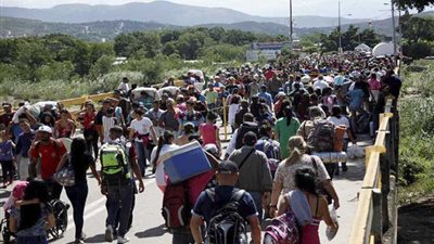 معارك على الحدود بين كولومبيا وفنزويلا للسيطرة على تجارة المخدرات تتسبب في نزوح الآلاف