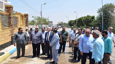 محافظ المنيا يفتتح كوبريين وحديقة عامة بمركز أبو قرقاص