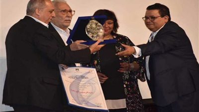 وزيرة الثقافة تكرّم الملهم.. وصاحب الألف وجه