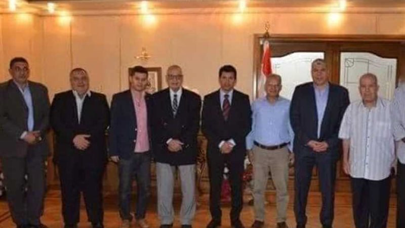 وزير الرياضة يلتقي