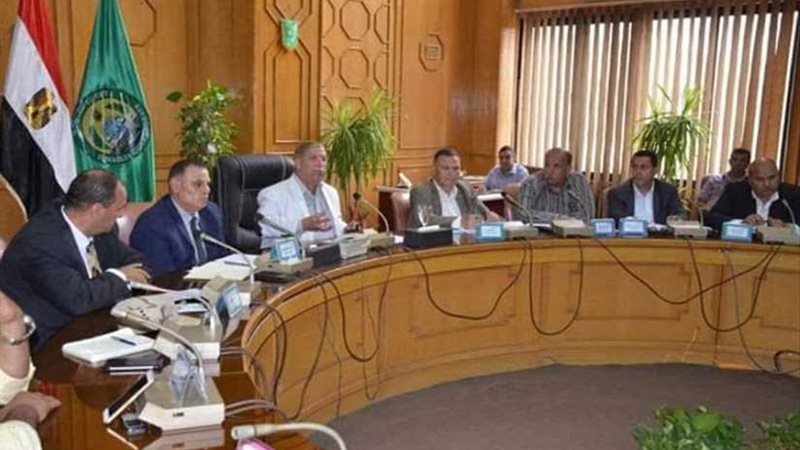 طاهر يستعرض الموقف