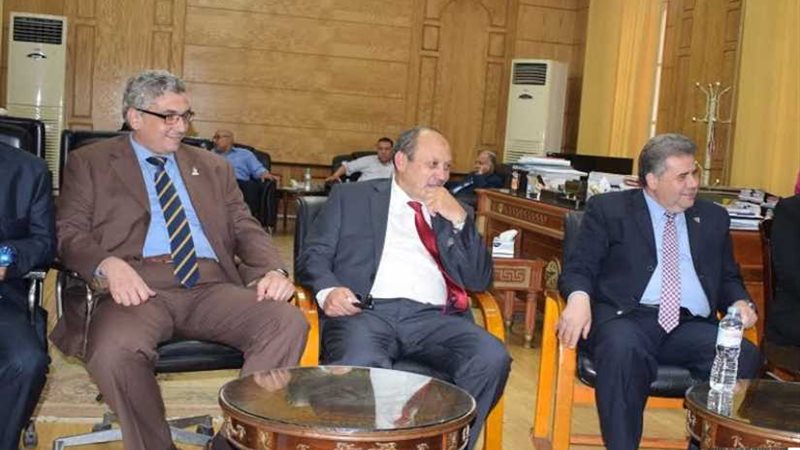 القاضي يستقبل عددًا