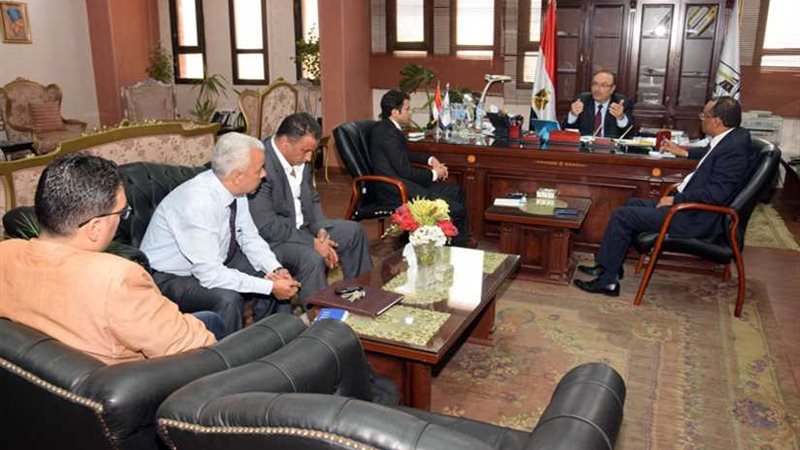 محافظ بني سويف يستقبل