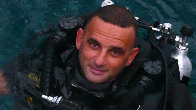 غواص مصري يشارك في