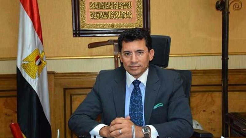 وزير الرياضة يشيد