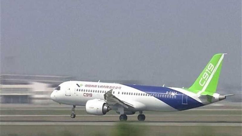 أول طائرة ركاب صينية