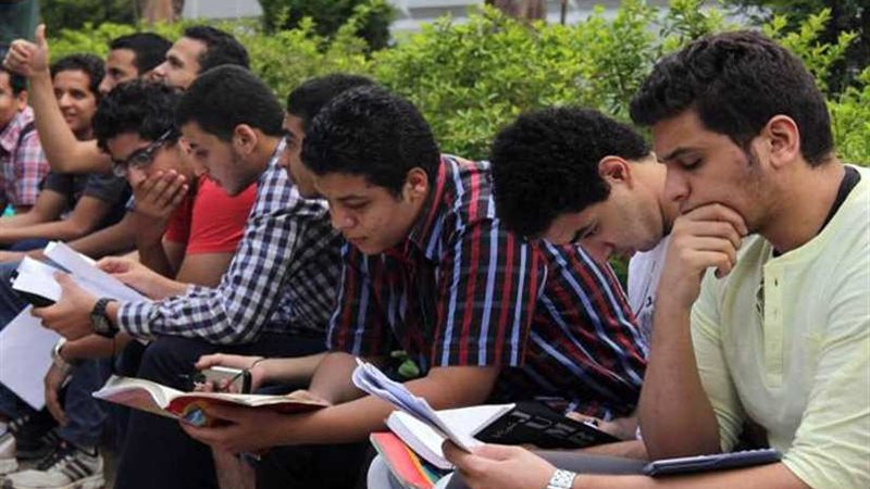 حبس عاطل أوهم طلاب