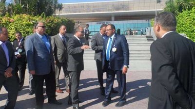 جولات ميدانية لوزير الطيران بمطار بأسيوط الدولي للاطمئنان على الإجراءات الأمنية