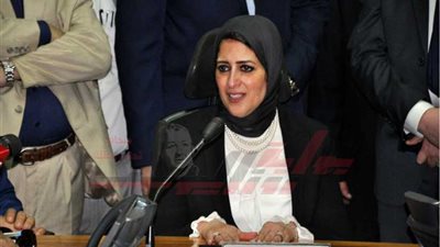 وزيرة الصحة : الواقع بيقول الطبيب والممرضة 