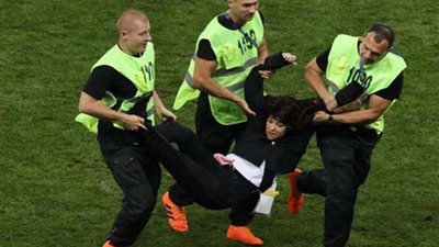 مطالب سياسية وراء اقتحام مشجعين لمباراة نهائي كأس العالم