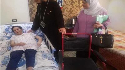 كرسي متحرك لمصابة كنيسة مار جرجس بطنطا