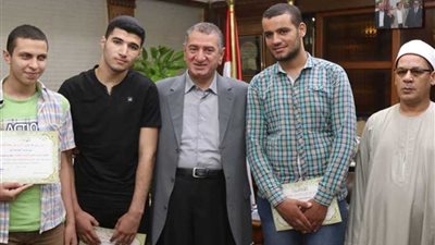 محافظ كفرالشيخ يكرم أوائل الثانوية الأزهرية