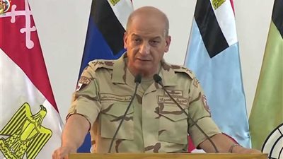 الفريق محمد زكي يلتقي بمقاتلي الوحدات الخاصة من الصاعقة والمظلات.. (فيديو)