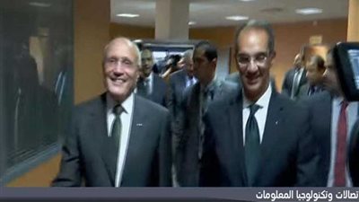 وزيرا الإنتاج الحربي والاتصالات يتفقدان مركز نظم المعلومات (فيديو)