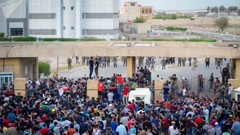 محتجو العراق ينقلبون