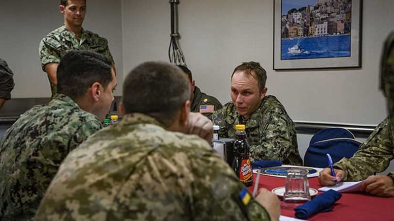 استمرار المناورات