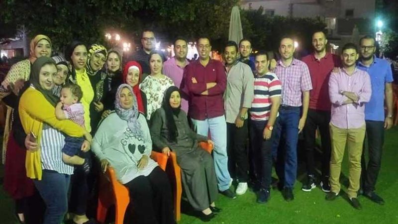 «فيس بوك» يجمع الدفعة