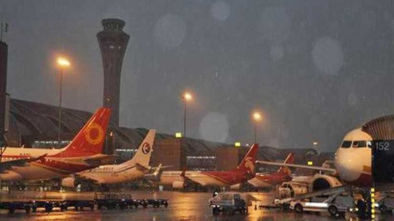 إلغاء 96 رحلة جوية