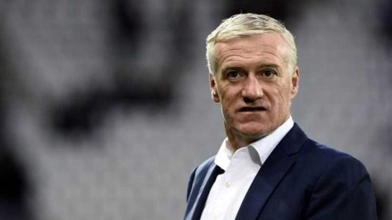 ديشامب يرسخ العقدة..