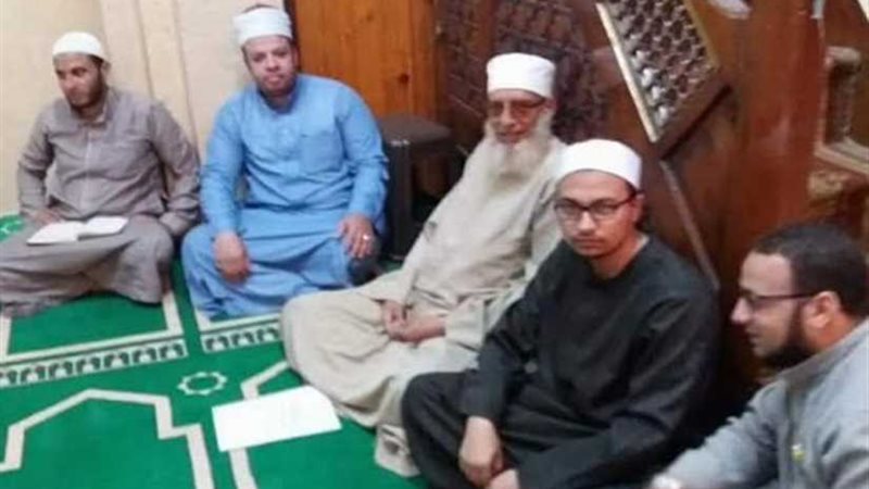 إحالة مسؤولي 5 مساجد