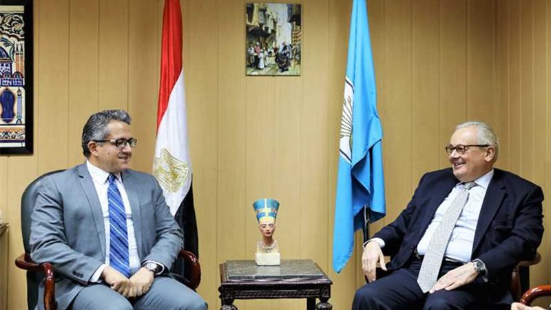 وزير الآثار يستقبل