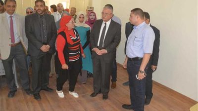 الأول من نوعه بالصعيد.. محافظ المنيا يفتتح مركز خدمات ودراسات المرأة والطفل