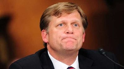 النيابة الروسية تعتزم استجواب السفير الأمريكي السابق في موسكو