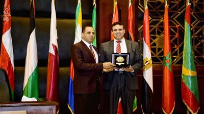 رئيس جامعة دمنهور يشارك في ورشة عمل مبادرة بلومييد