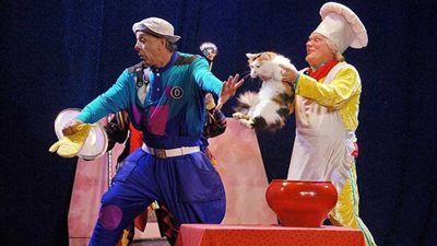 القطط تمثل على مسارح روسيا