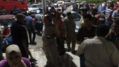 السيطرة علي حريق شقة سكنية بأسيوط بعد الدفع بـ٥ سيارات إطفاء.. صور