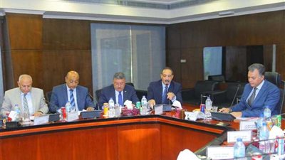 وزير النقل : بدء إجراءات طرح مساحة ٥٥الف متر مربع لأعمال الصب السائل بميناء الإسكندرية