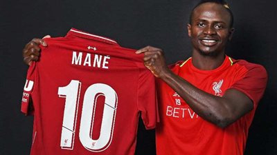 ساديو ماني يرتدي القميص رقم 10 في ليفربول