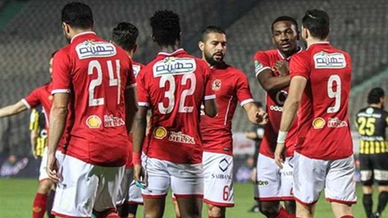 حافلة الأهلي تصل