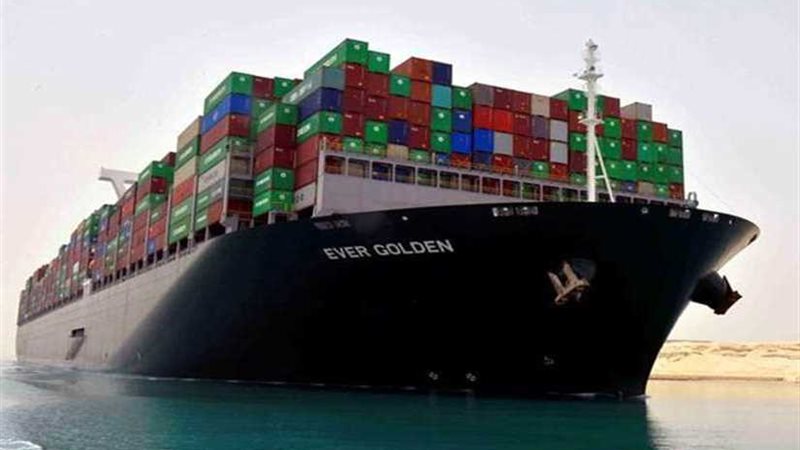 102 سفينة تعبر قناة