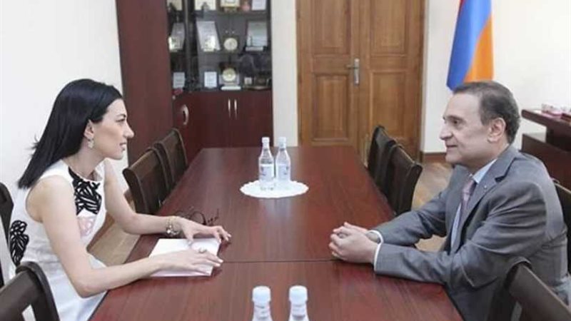 سفير مصر يلتقي برئيس