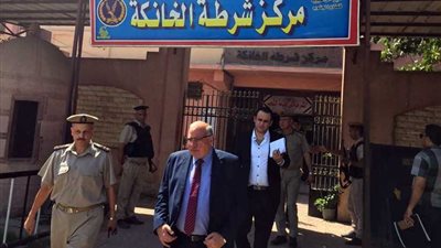 بالصور.. مدير أمن القليوبية يفاجئ مركز شرطة الخانكة