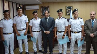 محافظ الغربية يكرّم أوائل خريجي كلية الشرطة