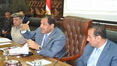 محافظ الغربية يراجع خريطة المشروعات الاستثمارية