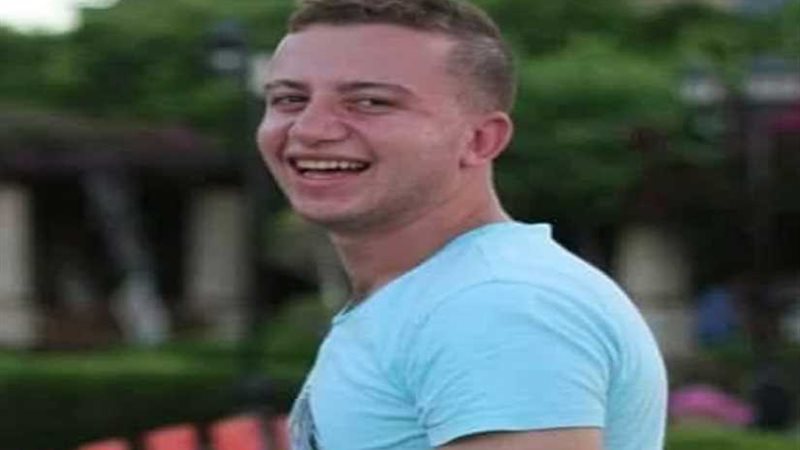 الآلاف يشيعون جثمان