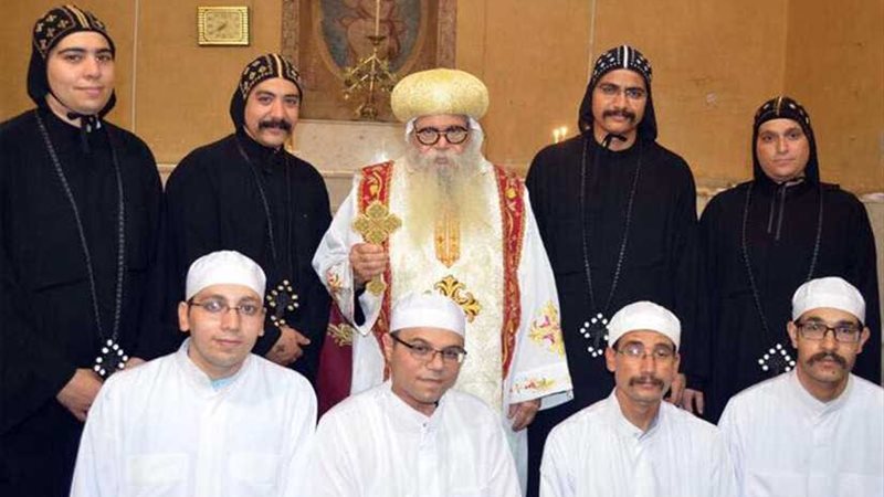 أربعة رهبان جدد بدير