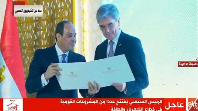 الرئيس السيسي يكرم